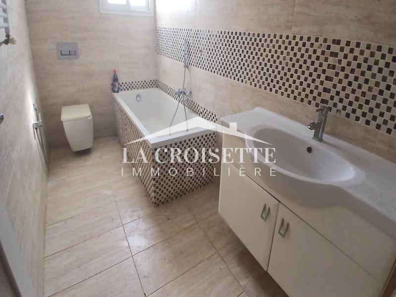 Triplex S+4 avec piscine à La Soukra